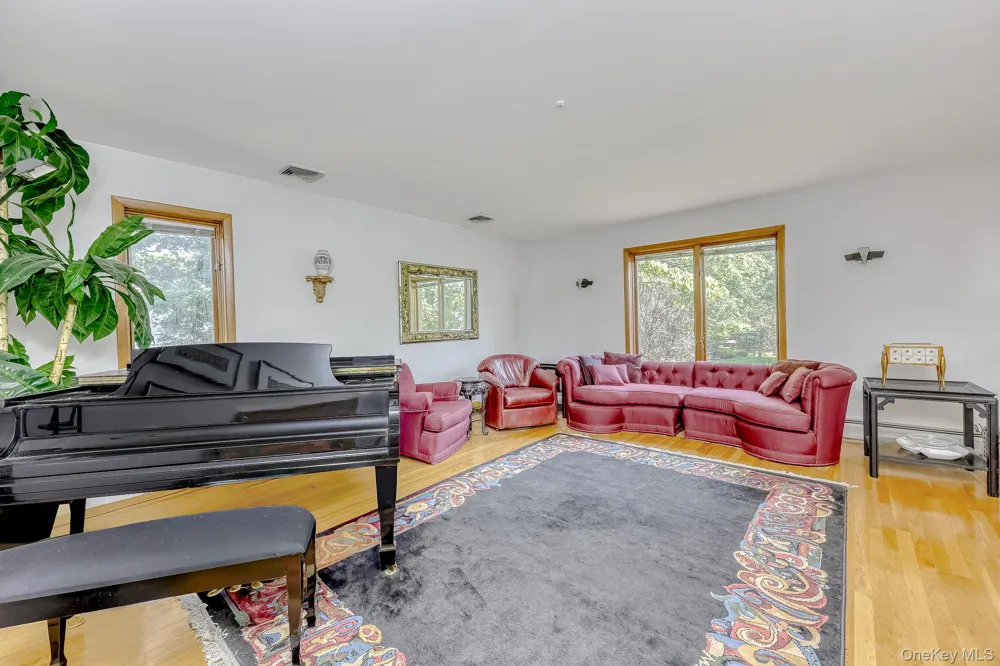 5 Zeck Court Suffern, NY 10901