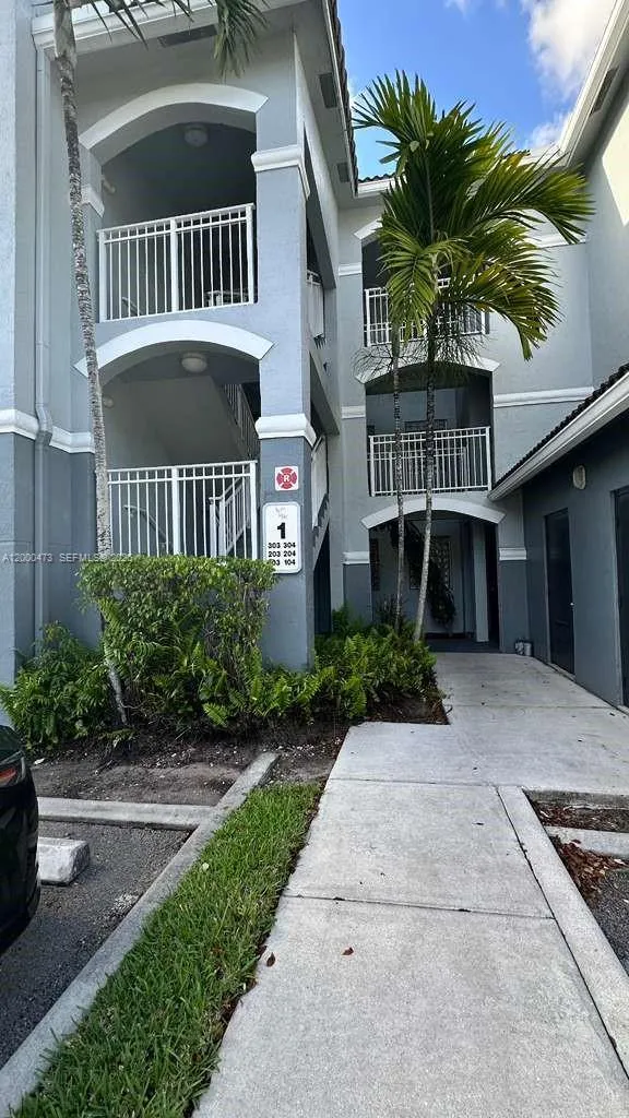 9645 NW 1st Ct #1-303 Pembroke Pines, FL 33024