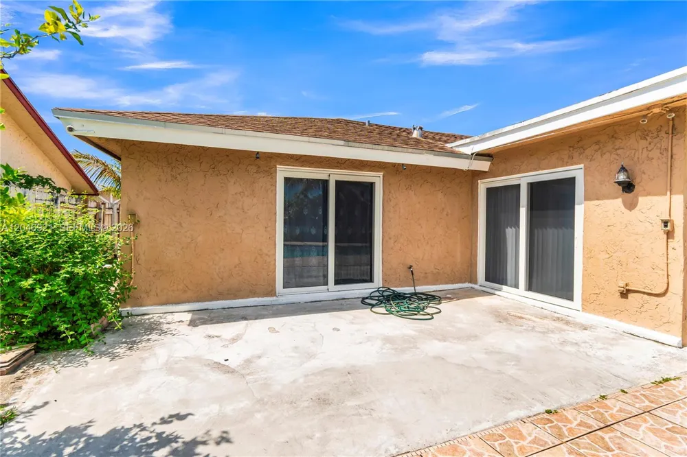 7421 SW 14th Ct North Lauderdale, FL 33068
