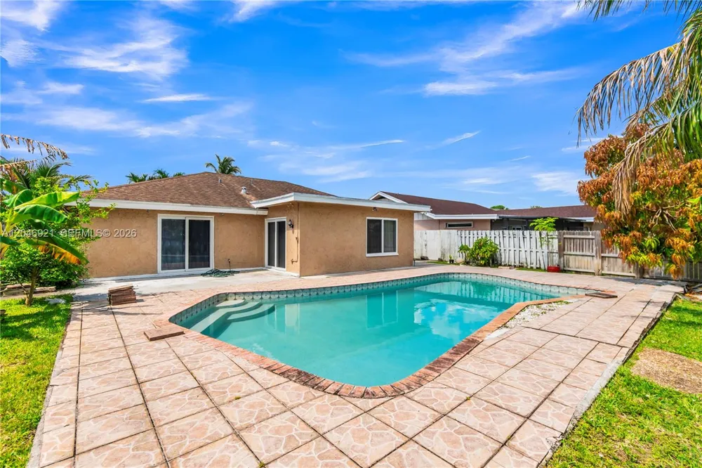 7421 SW 14th Ct North Lauderdale, FL 33068