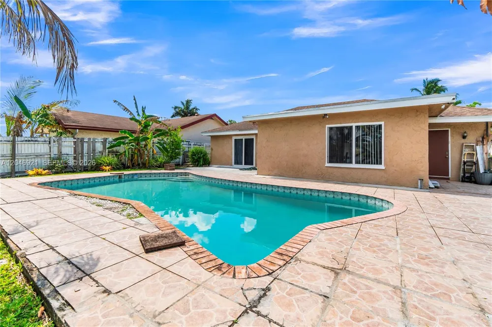 7421 SW 14th Ct North Lauderdale, FL 33068