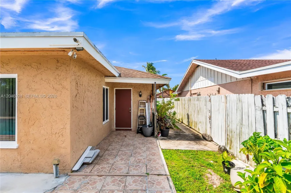7421 SW 14th Ct North Lauderdale, FL 33068
