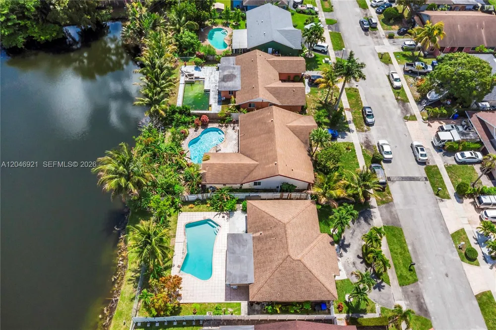 7421 SW 14th Ct North Lauderdale, FL 33068
