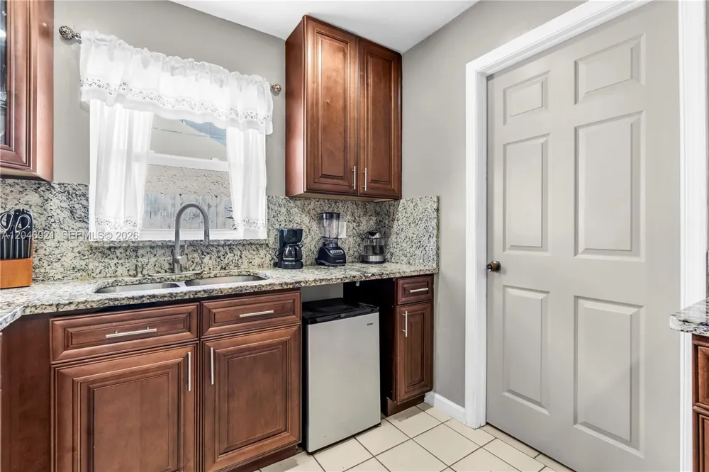 7421 SW 14th Ct North Lauderdale, FL 33068