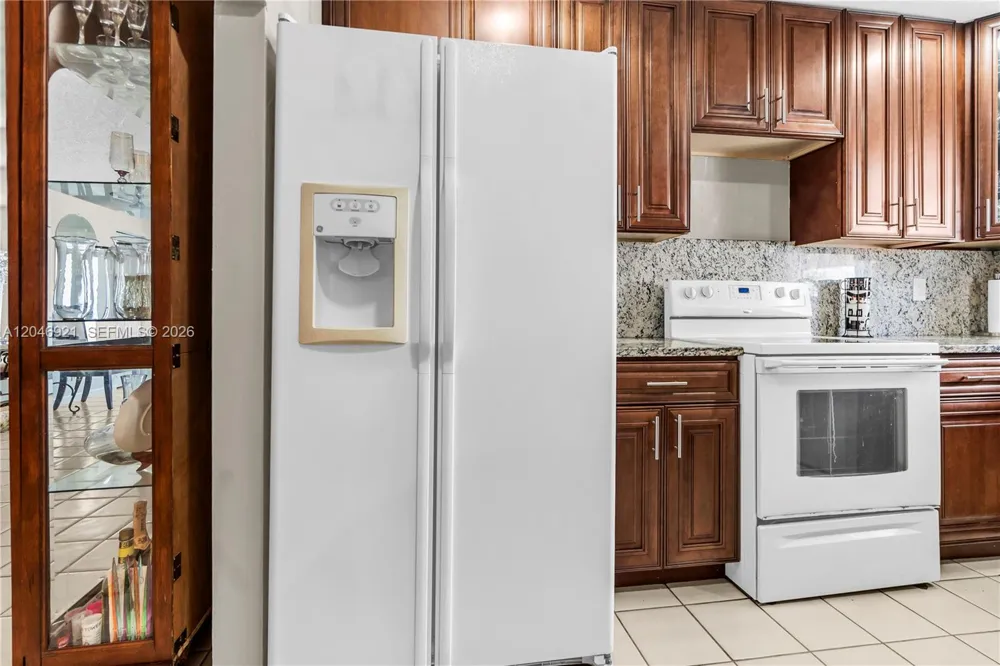 7421 SW 14th Ct North Lauderdale, FL 33068