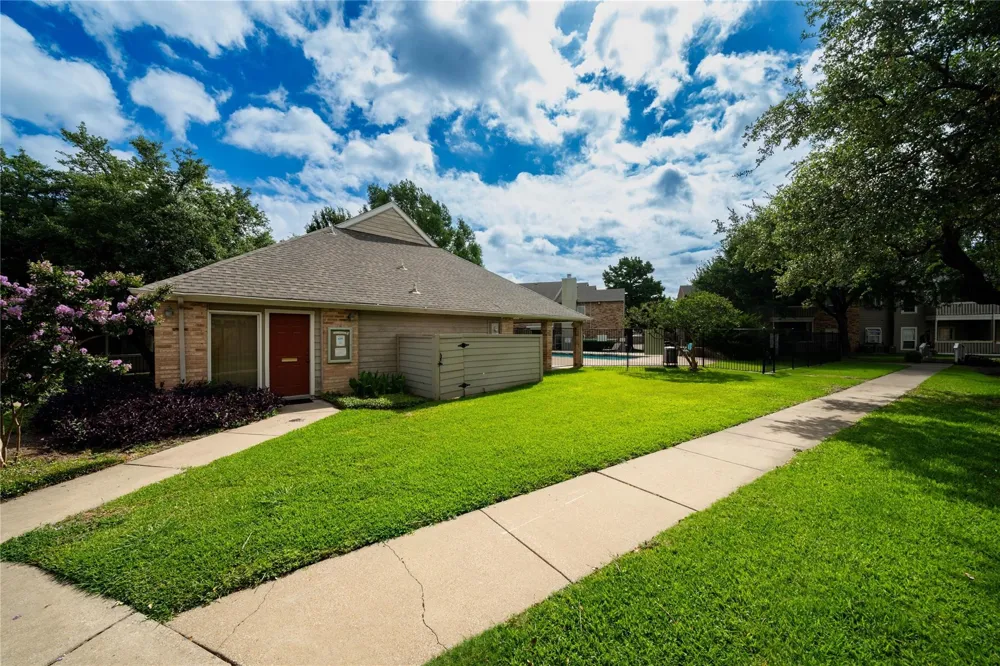 1700 Amelia Court #613 Plano, TX 75075