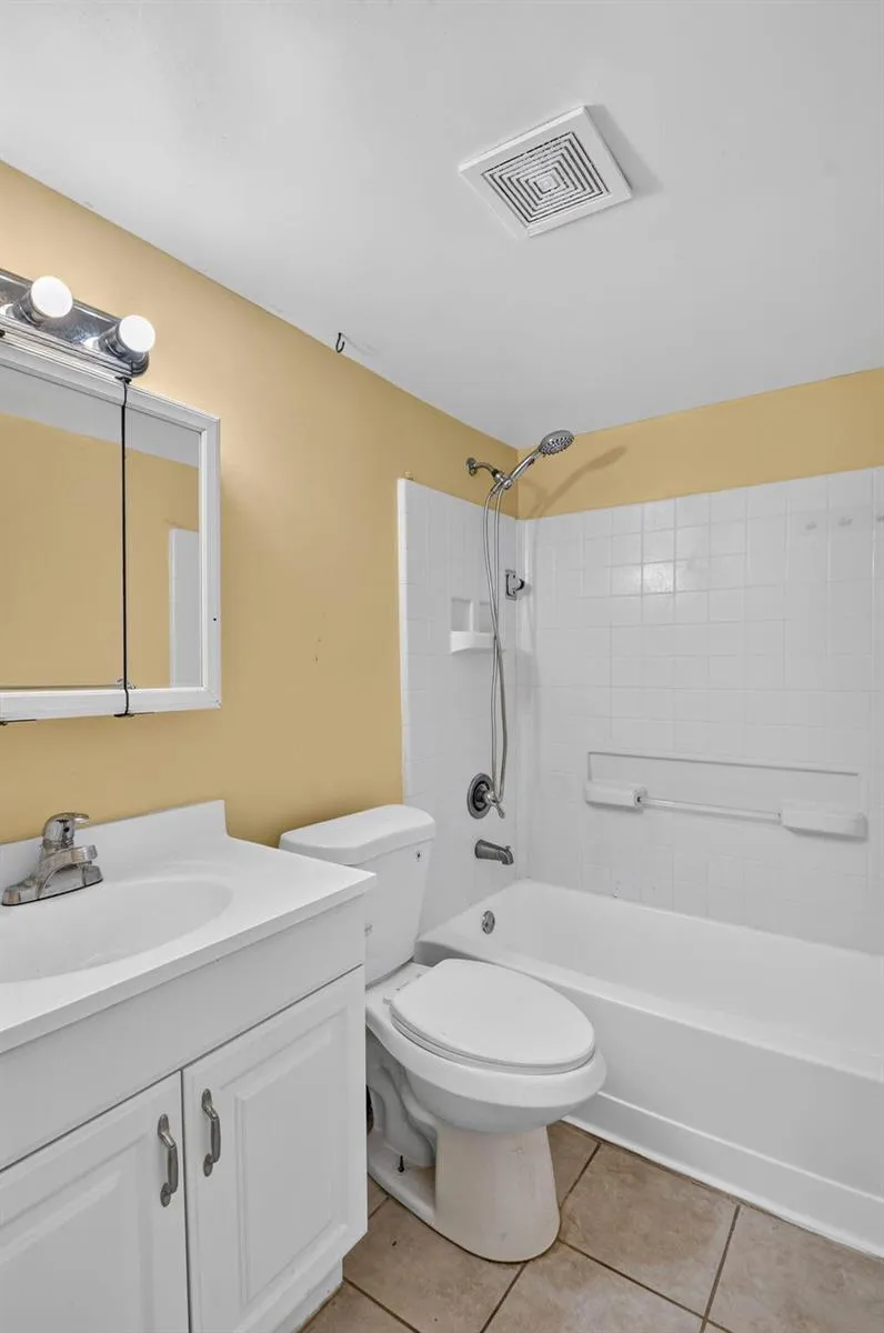 1505 Crescent Circle #B24 Lake Park, FL 33403