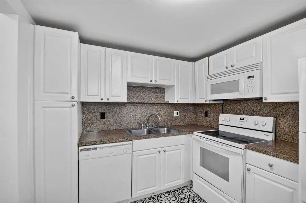 1505 Crescent Circle #B24 Lake Park, FL 33403