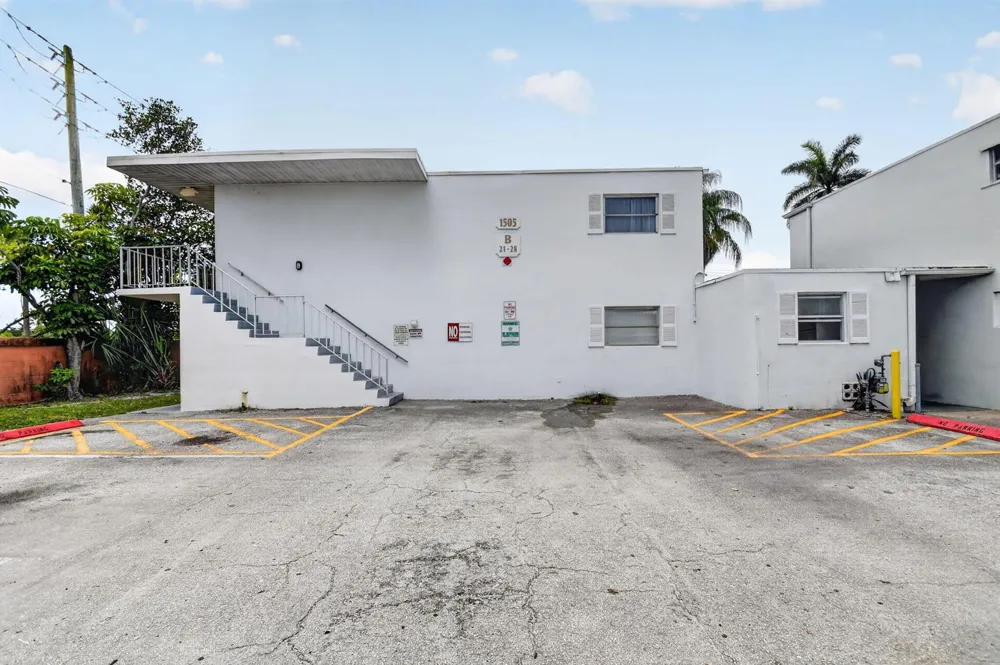 1505 Crescent Circle #B24 Lake Park, FL 33403