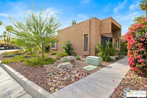 2400 Los Coyotes Drive