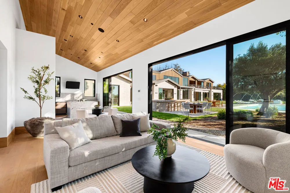 25151 Jim Bridger Road Hidden Hills, CA 91302