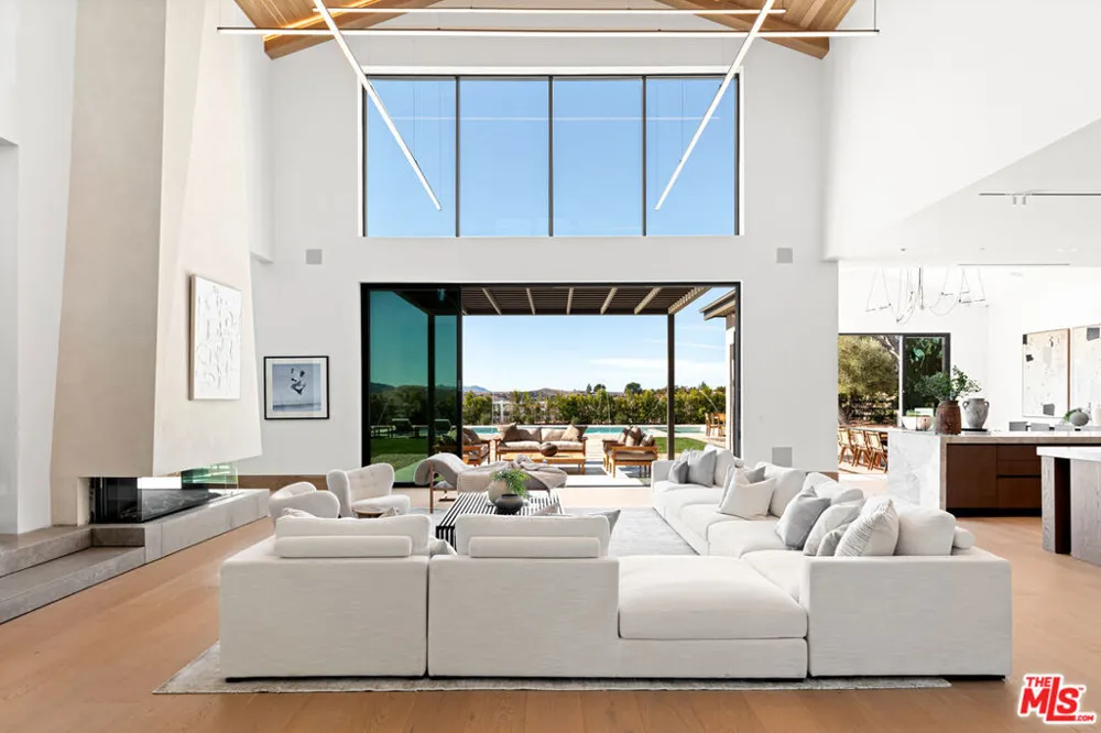 25151 Jim Bridger Road Hidden Hills, CA 91302