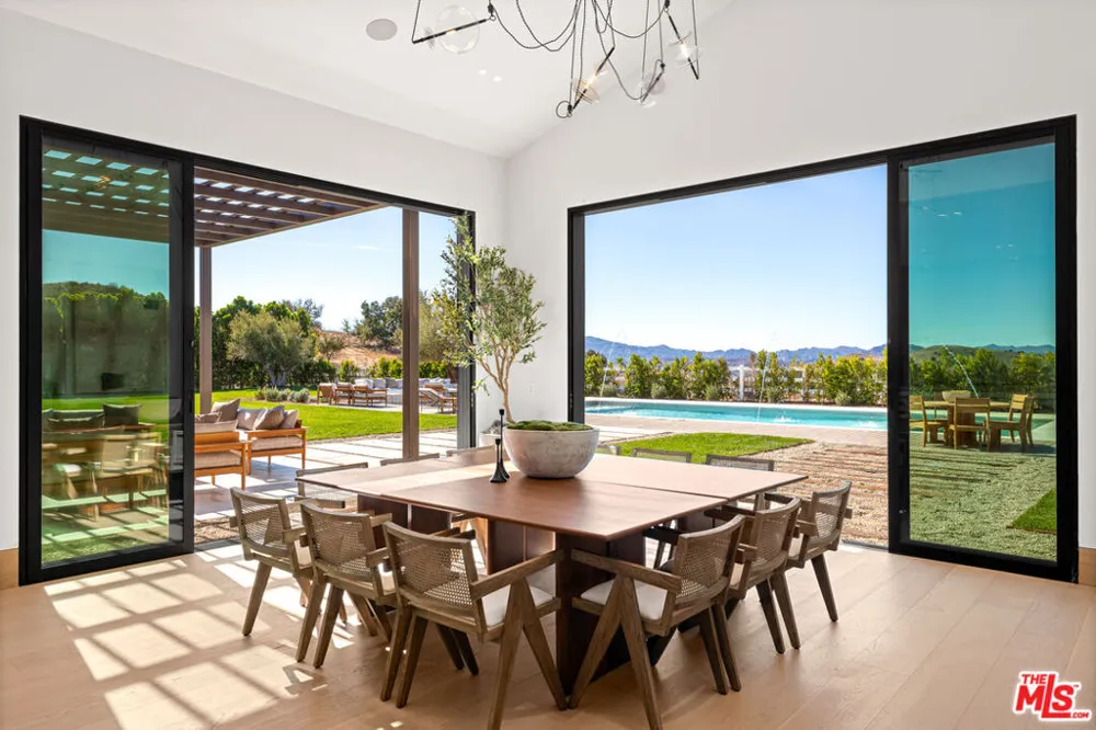 25151 Jim Bridger Road Hidden Hills, CA 91302