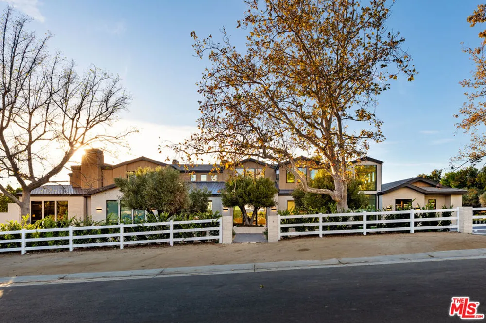 25151 Jim Bridger Road Hidden Hills, CA 91302