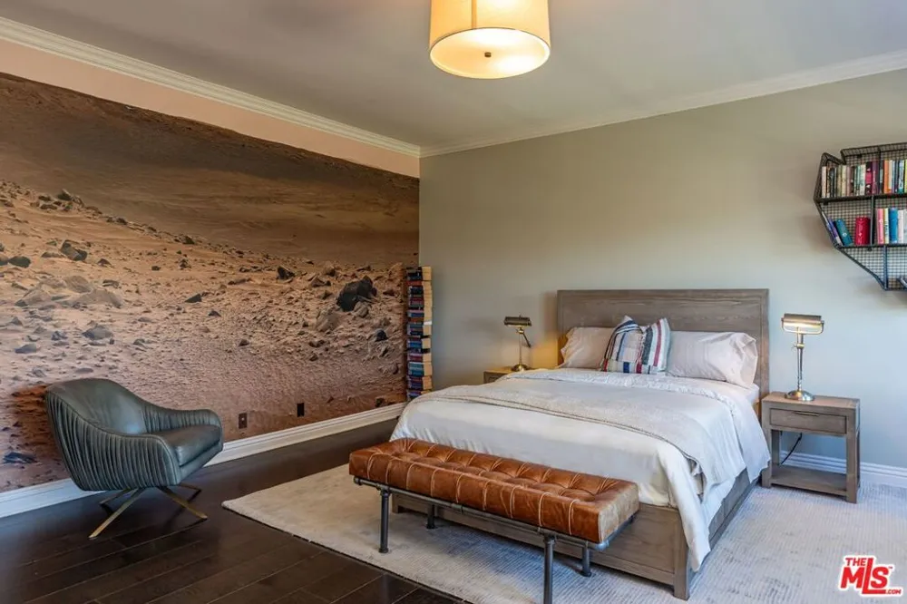 10911 Chalon Road Los Angeles, CA 90077