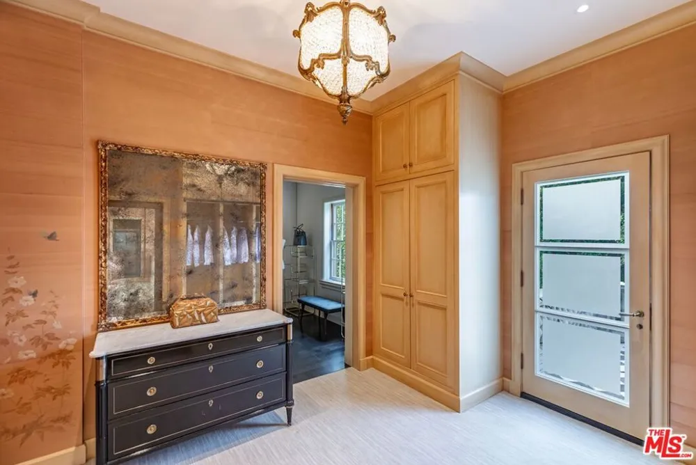 10911 Chalon Road Los Angeles, CA 90077