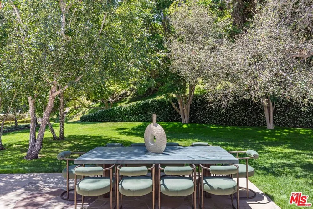 10911 Chalon Road Los Angeles, CA 90077