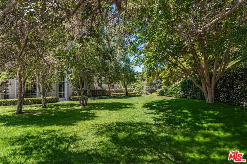 10911 Chalon Road Los Angeles, CA 90077