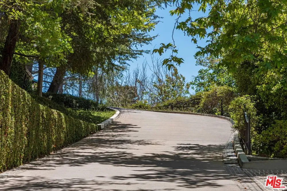 10911 Chalon Road Los Angeles, CA 90077