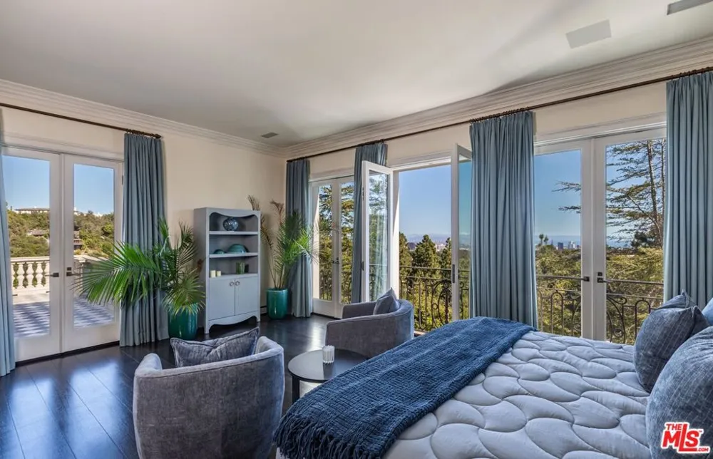 10911 Chalon Road Los Angeles, CA 90077