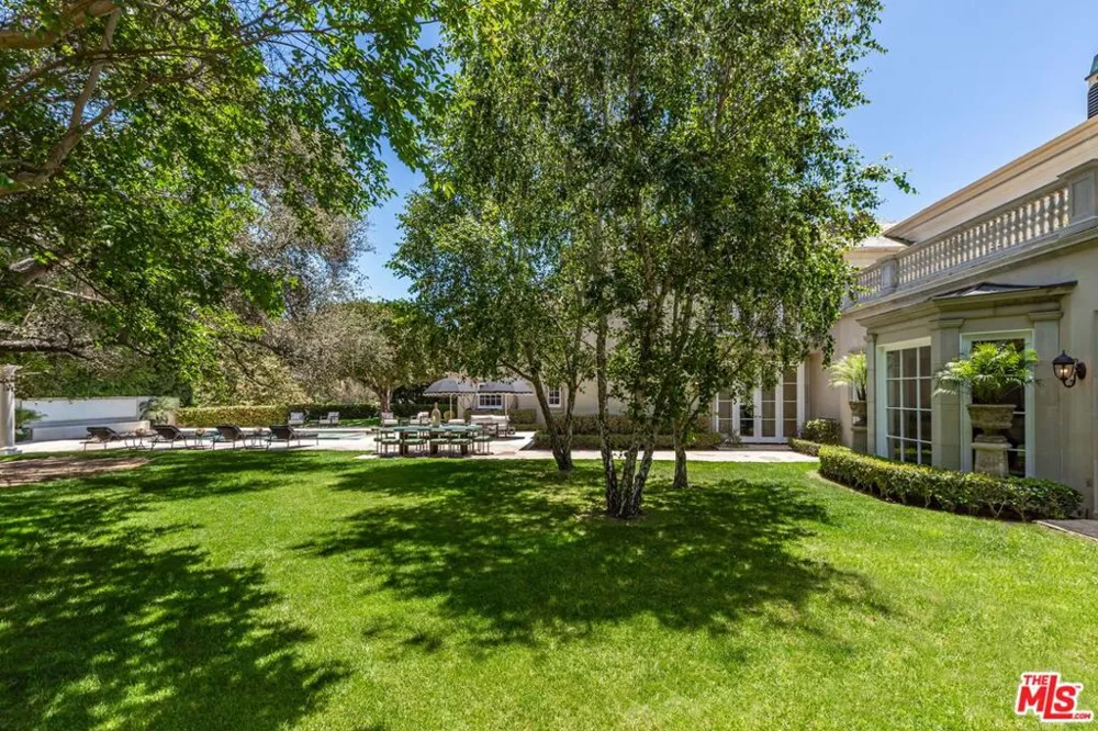 10911 Chalon Road Los Angeles, CA 90077