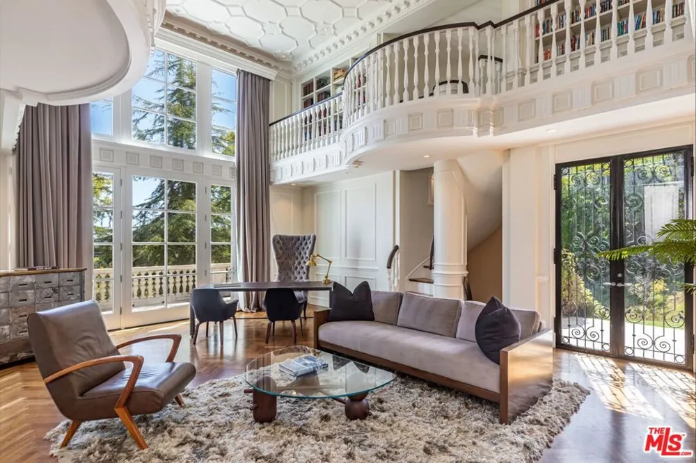 10911 Chalon Road Los Angeles, CA 90077