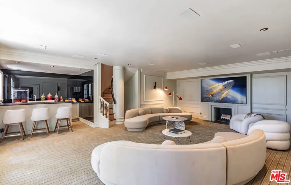 10911 Chalon Road Los Angeles, CA 90077