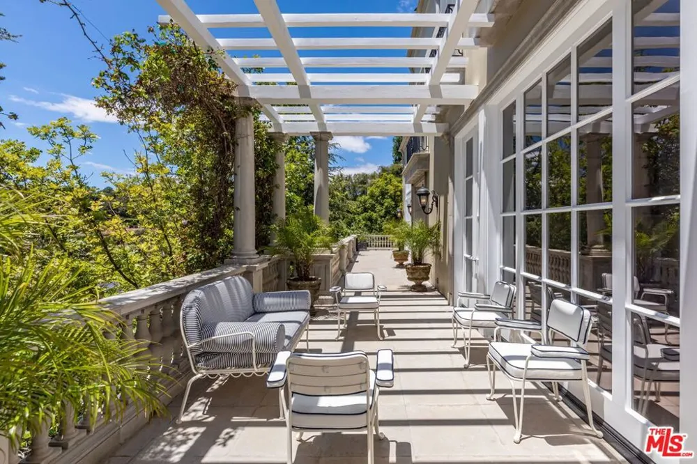 10911 Chalon Road Los Angeles, CA 90077