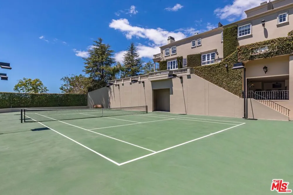 10911 Chalon Road Los Angeles, CA 90077