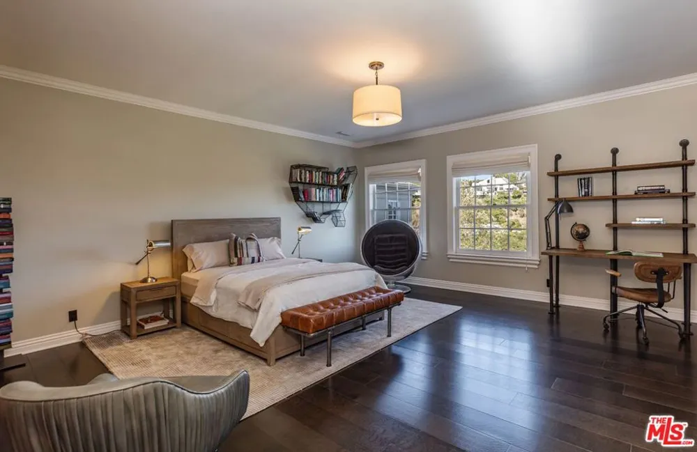 10911 Chalon Road Los Angeles, CA 90077