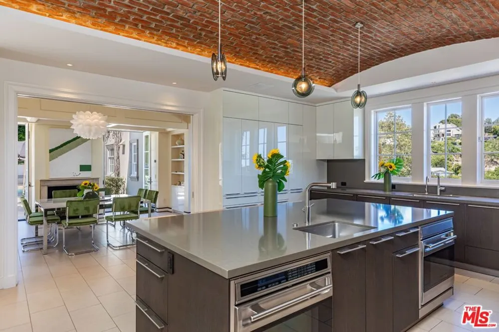 10911 Chalon Road Los Angeles, CA 90077