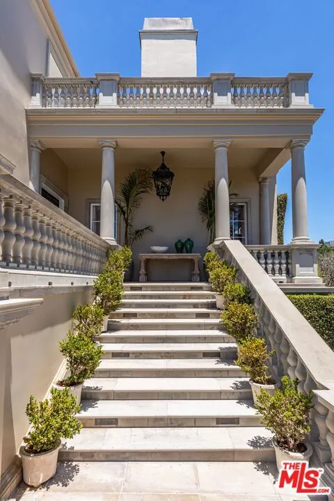 10911 Chalon Road Los Angeles, CA 90077
