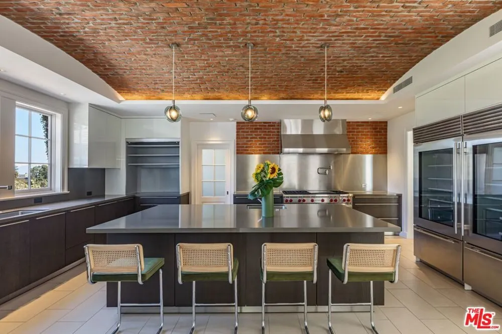 10911 Chalon Road Los Angeles, CA 90077
