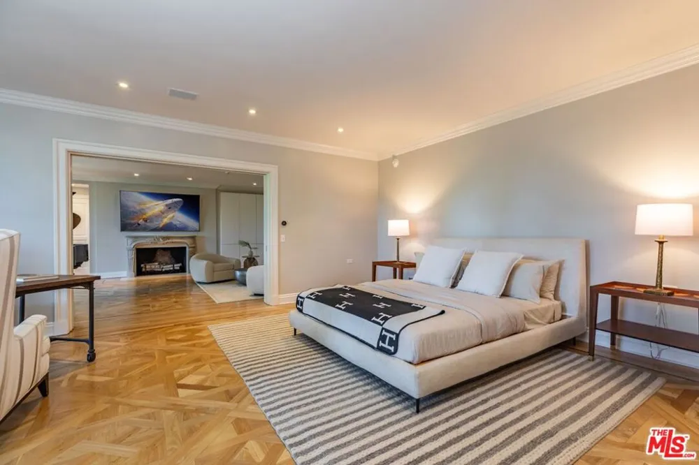 10911 Chalon Road Los Angeles, CA 90077