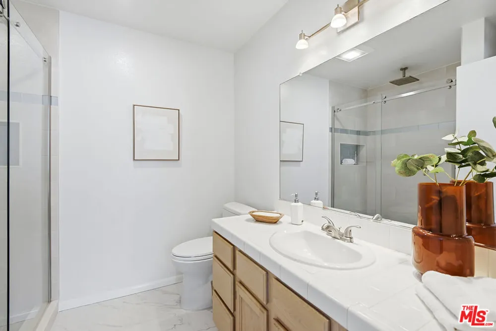 1802 20th Street #B Santa Monica, CA 90404