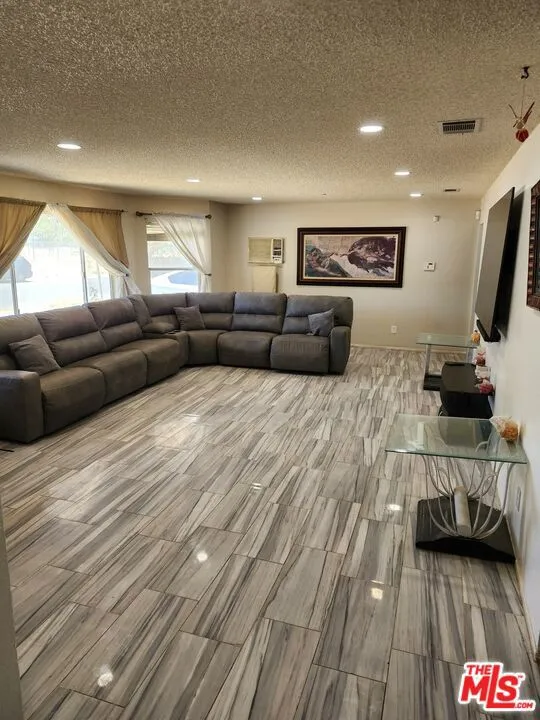 15723 E Avenue Q7 Palmdale, CA 93591