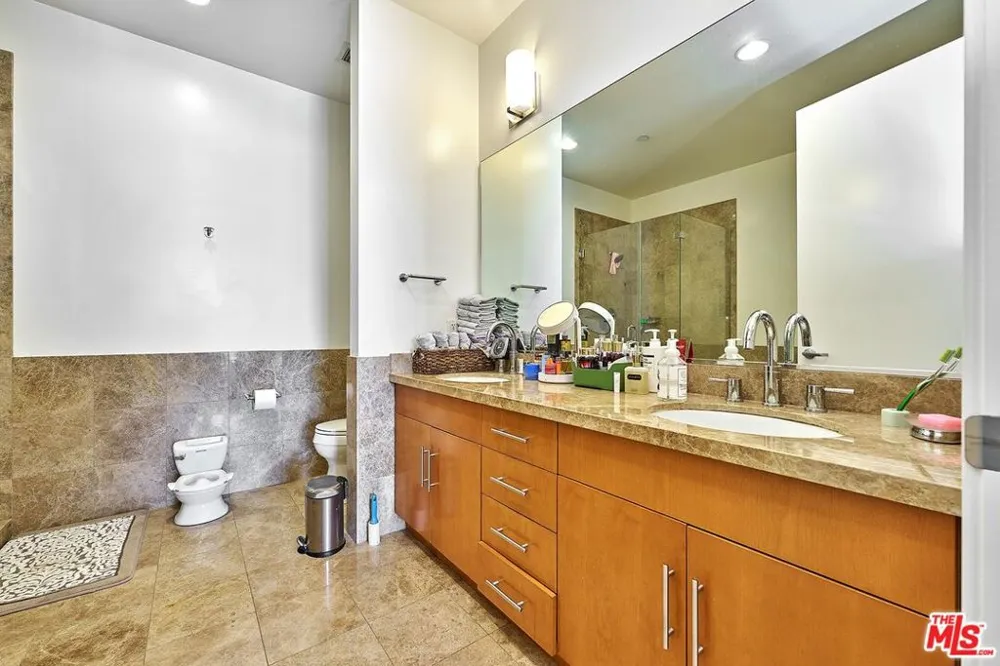 3223 W 6th Street #405 Los Angeles, CA 90020