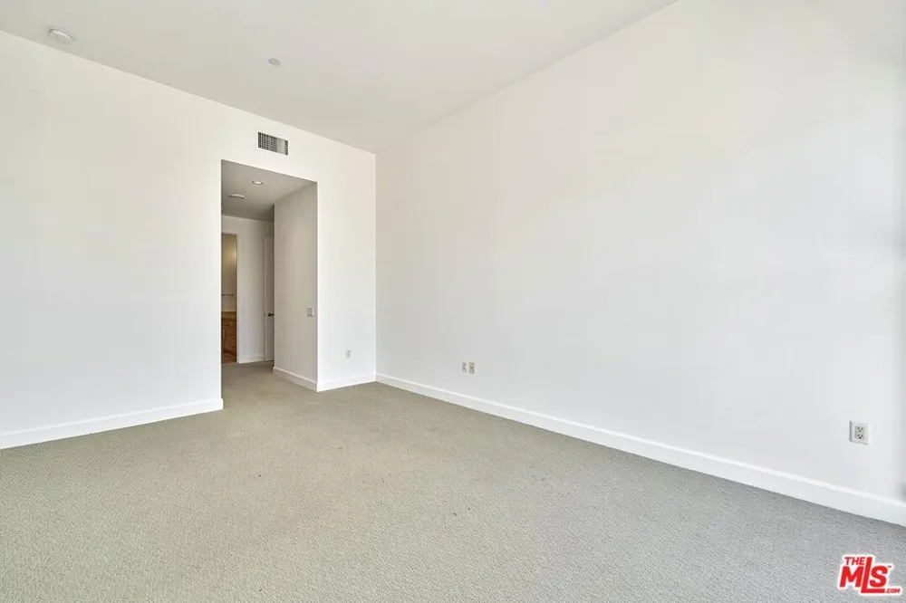 3223 W 6th Street #405 Los Angeles, CA 90020