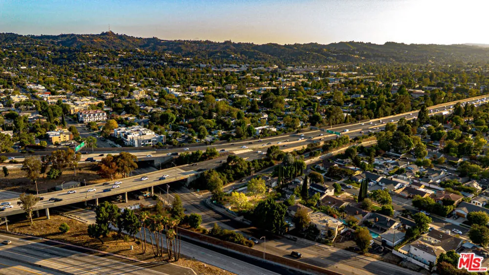 4635 Tujunga Avenue North Hollywood, CA 91602