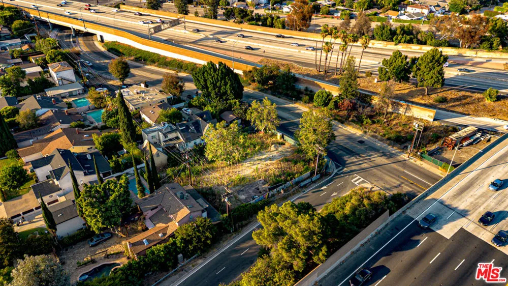 4635 Tujunga Avenue North Hollywood, CA 91602