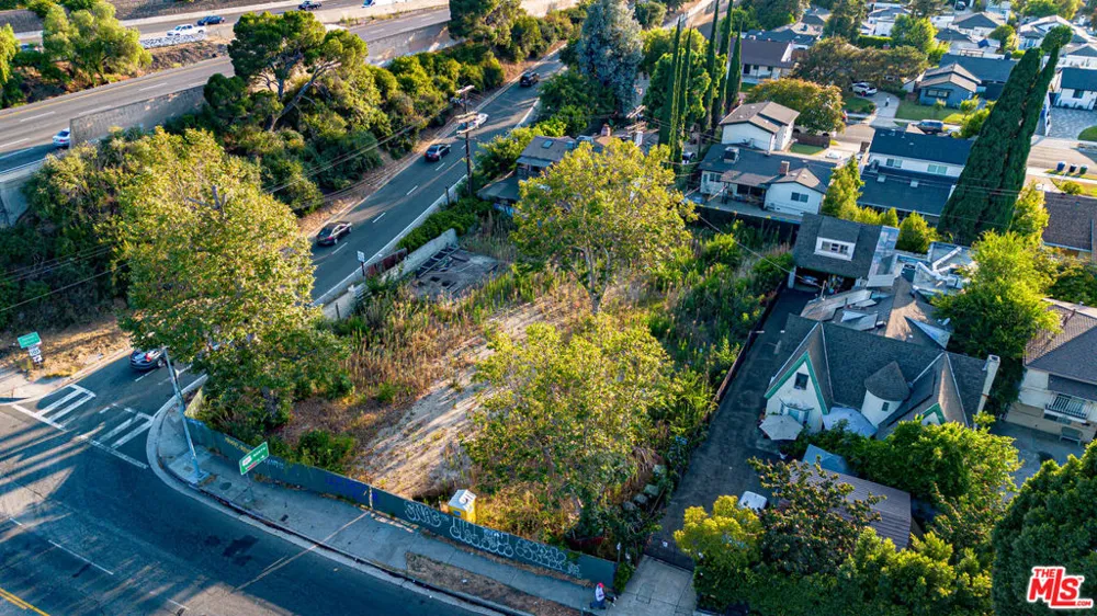 4635 Tujunga Avenue North Hollywood, CA 91602