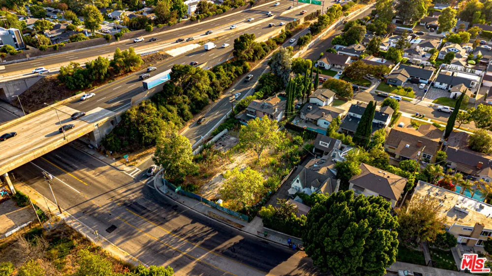4635 Tujunga Avenue North Hollywood, CA 91602