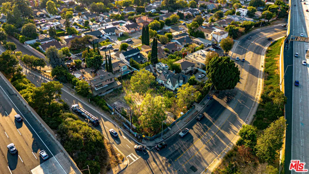 4635 Tujunga Avenue North Hollywood, CA 91602