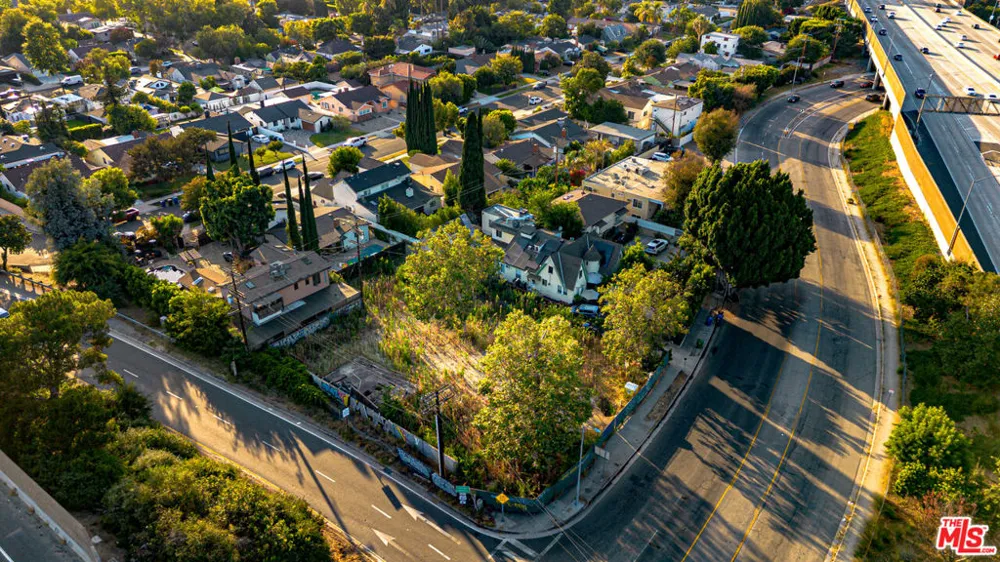 4635 Tujunga Avenue North Hollywood, CA 91602