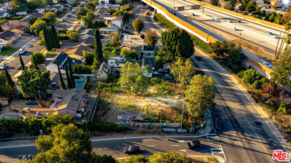 4635 Tujunga Avenue North Hollywood, CA 91602