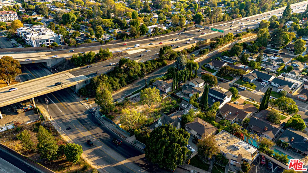 4635 Tujunga Avenue North Hollywood, CA 91602