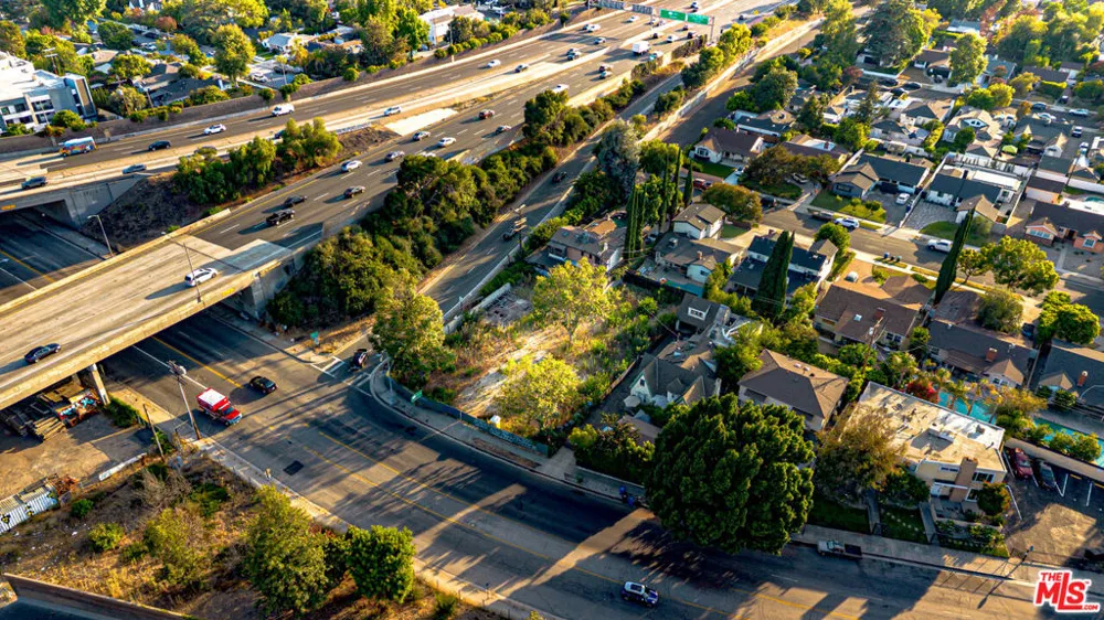 4635 Tujunga Avenue North Hollywood, CA 91602