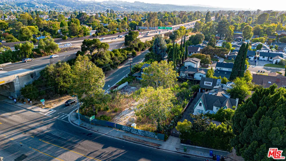 4635 Tujunga Avenue North Hollywood, CA 91602