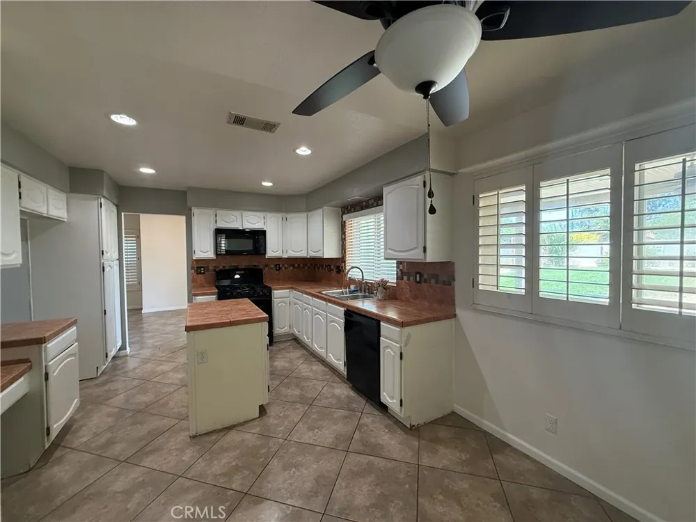 19530 Chinotto Riverside, CA 92508
