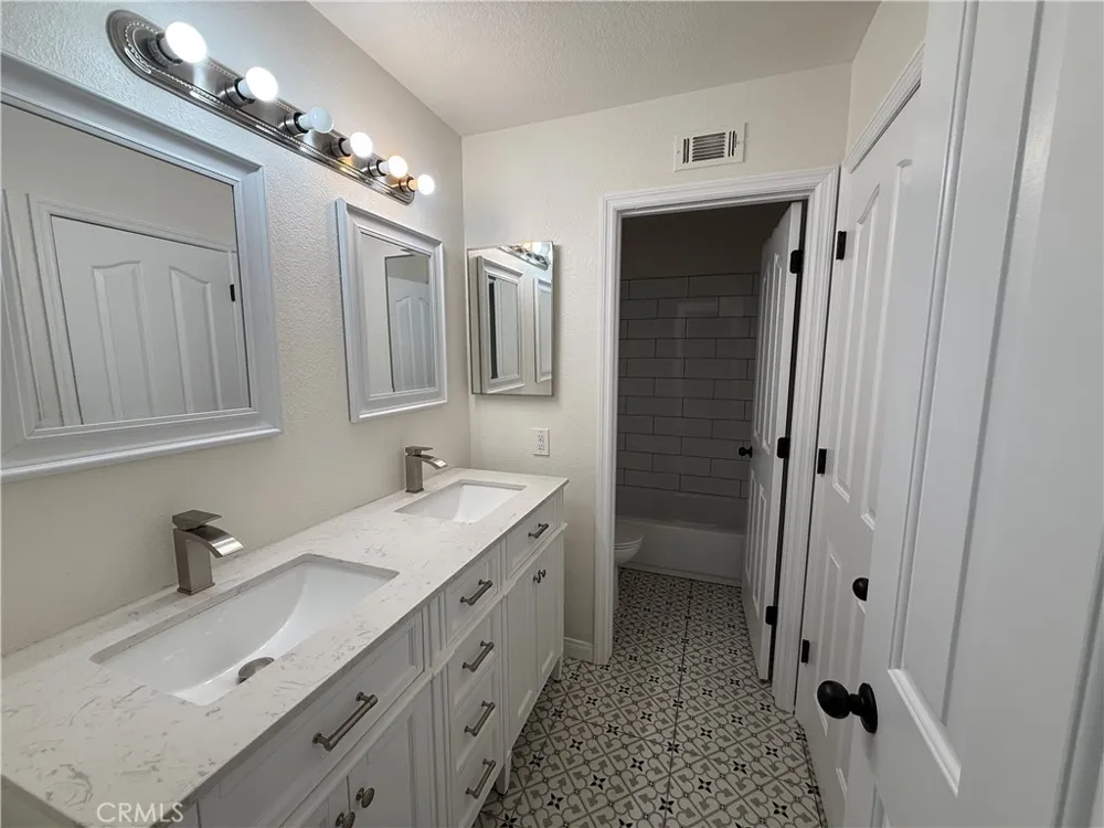 19530 Chinotto Riverside, CA 92508